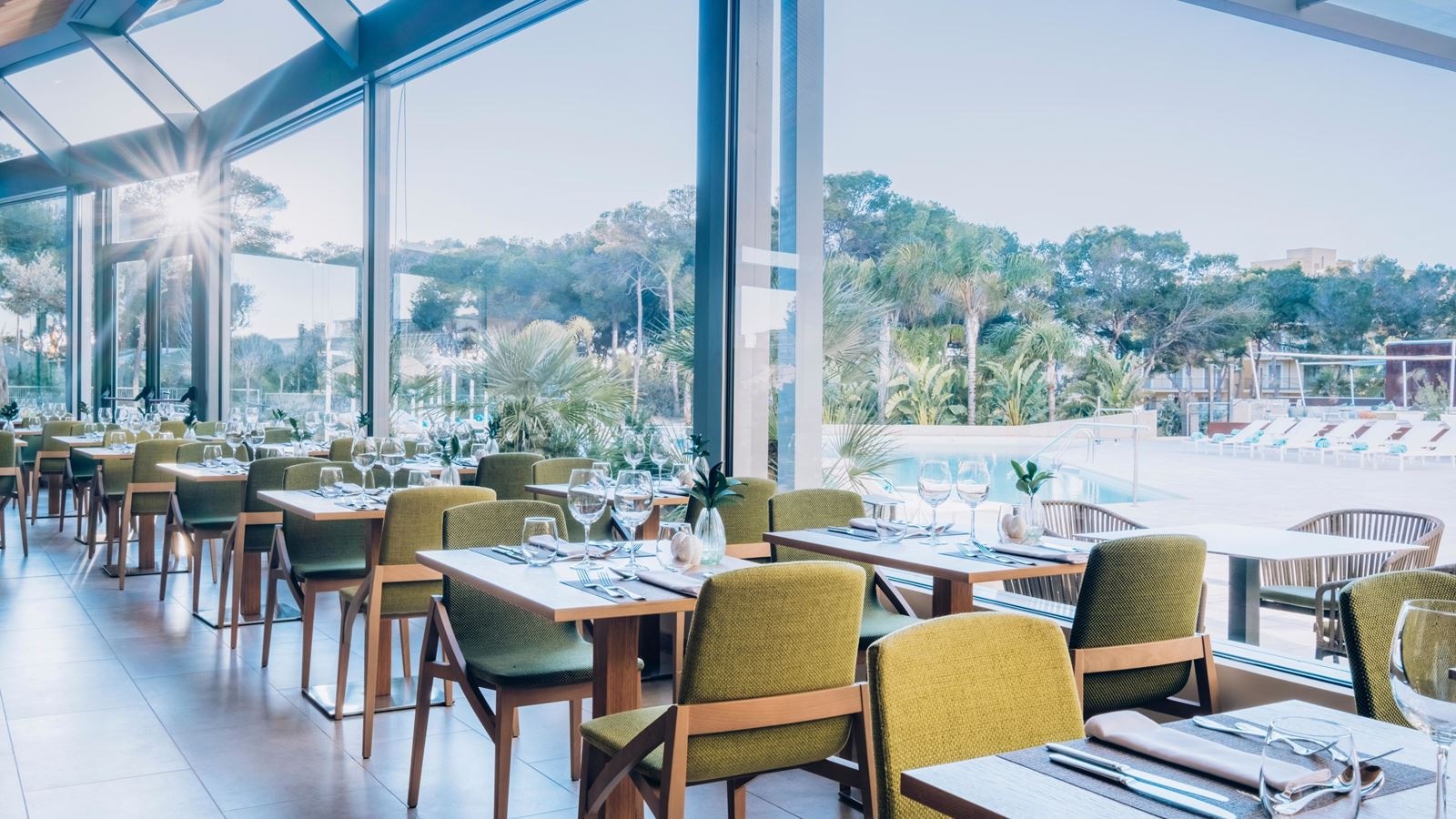 restaurants-restaurante-principal-papagayo