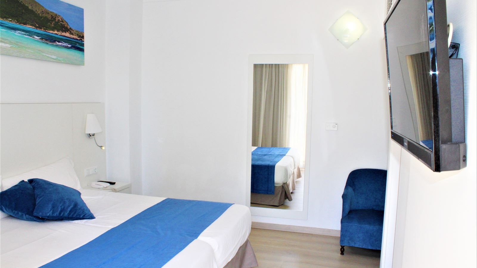 rooms-dl--twin-room-side-sea-view