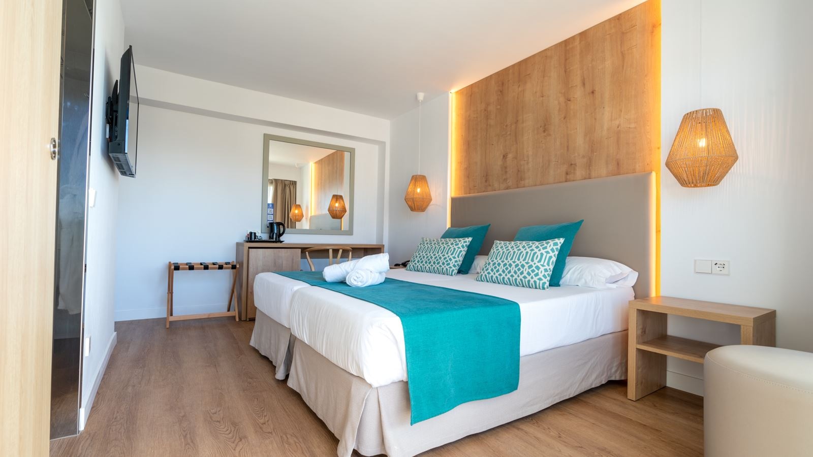 rooms-doble-jardin-2nd-3rd-or-4th-floor-with-balcony-or-terrace