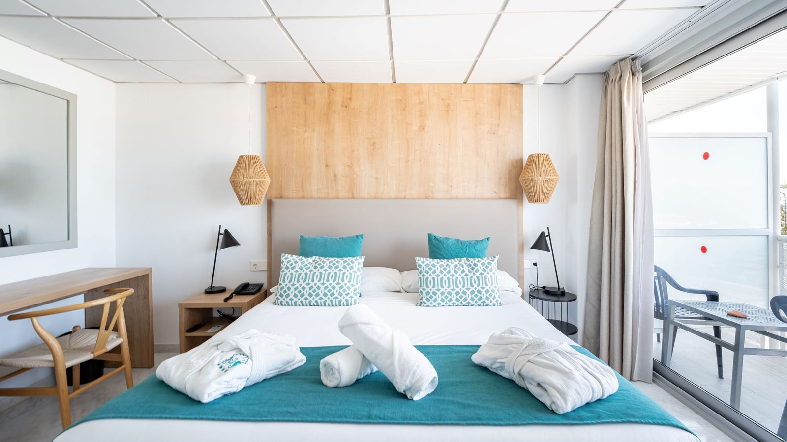 rooms-dssv---double-side-sea-view-6th-or-7th-floor-with-balcony-or-terrace-6th9th-floor