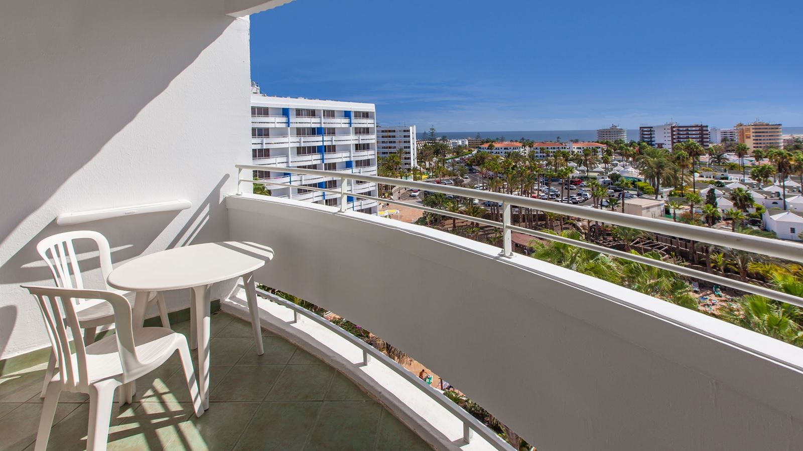 rooms-dstv-double-standard-garden-or-pool-view-single-use-balcony