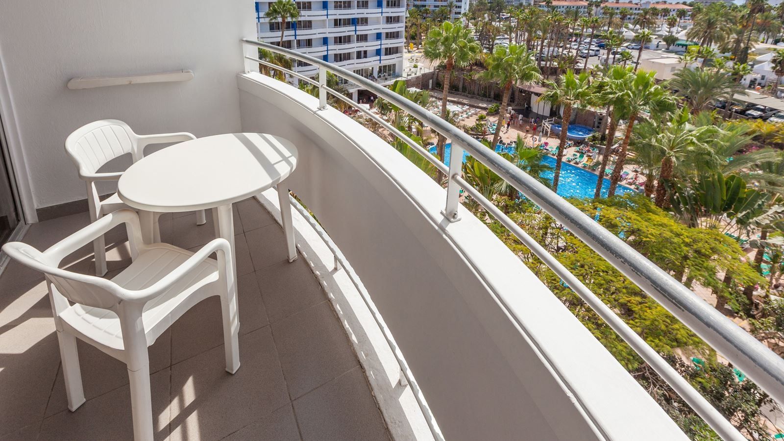 rooms-dstv-double-standard-garden-or-pool-view-single-use-balcony