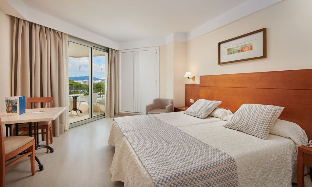 rooms-studio-balcony-or-terrace