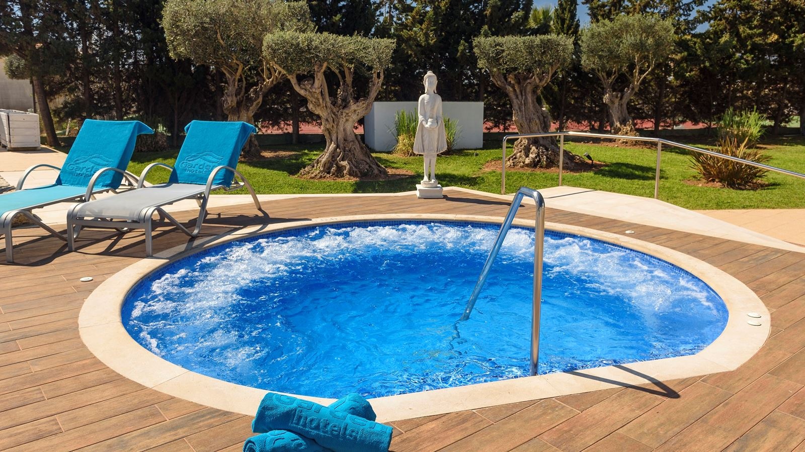 pools-outdoor-pool