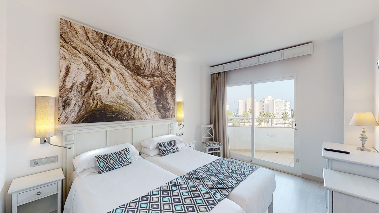 rooms-duoble-panoramic-view-balcony-or-terrace