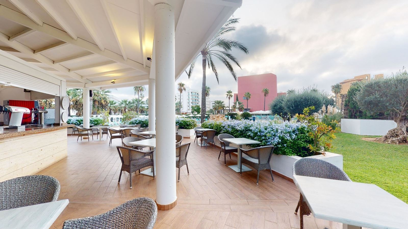 bars-snack-pool-bar