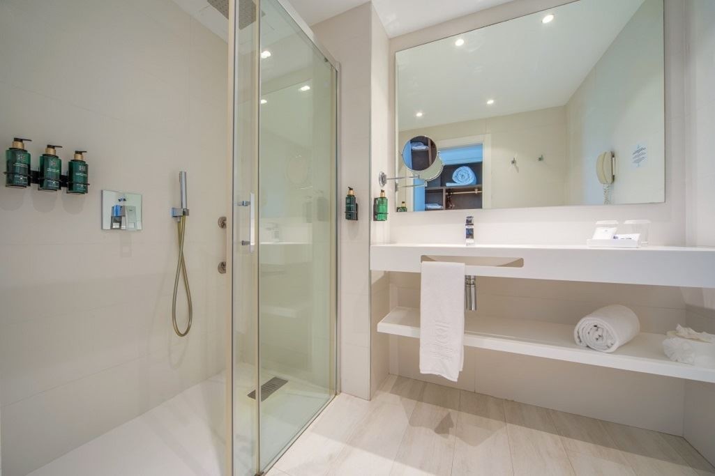rooms-doble-superior-room-side-sea-view