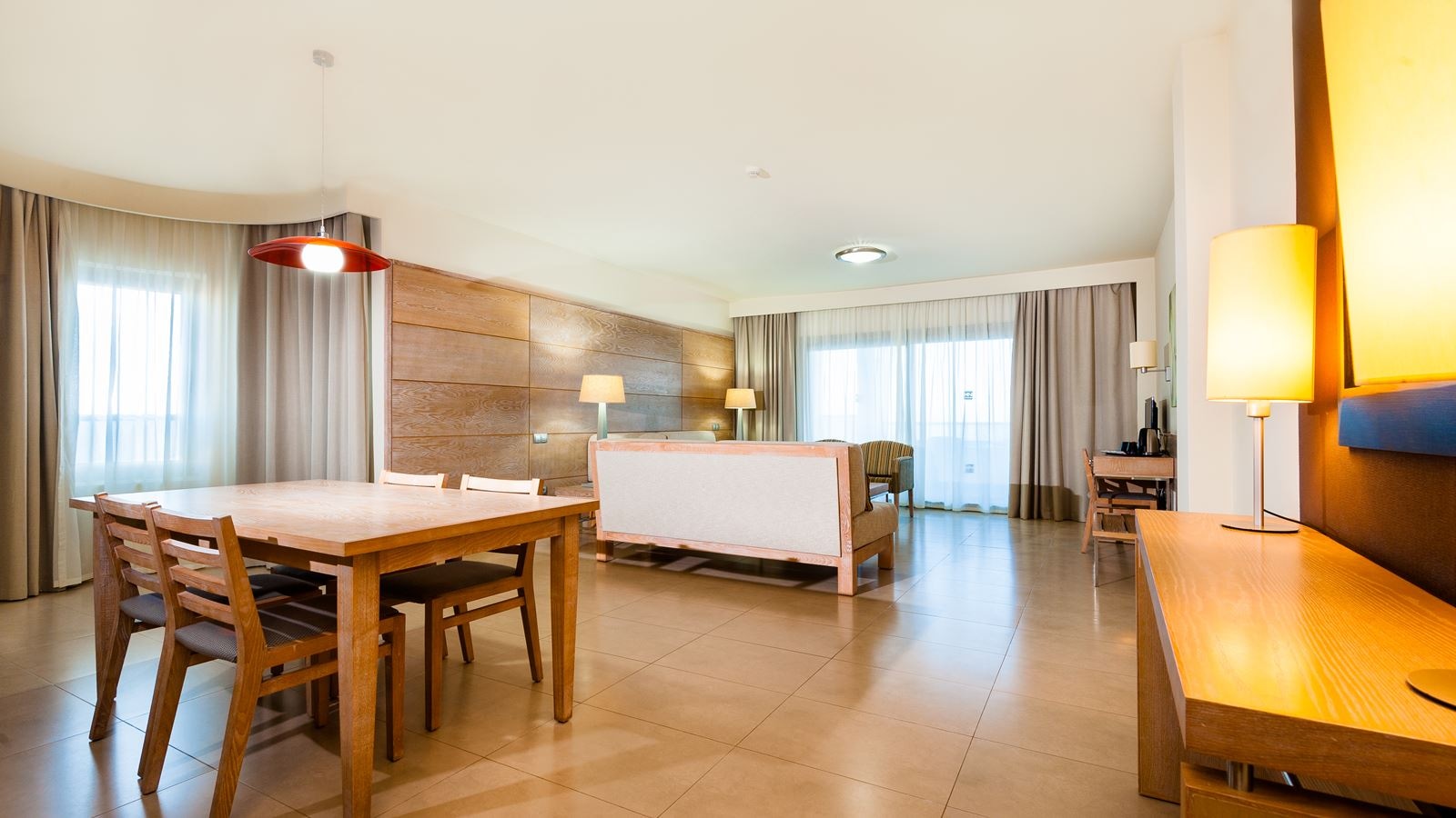 rooms-master-suite
