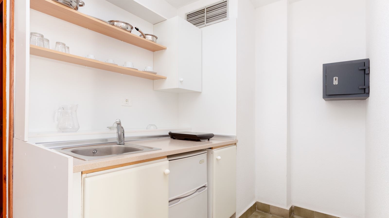 rooms-studio-double-mountain-view