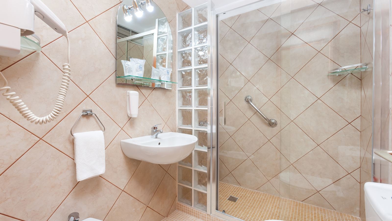 rooms-studio-double-mountain-view