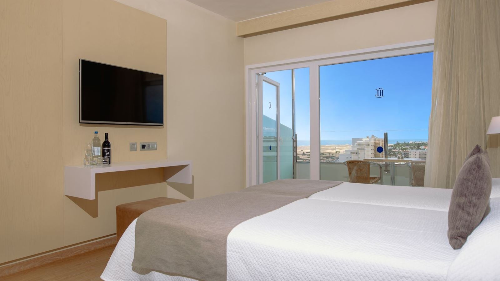 rooms-double-room-sea-view-with-balcony-or-terrace