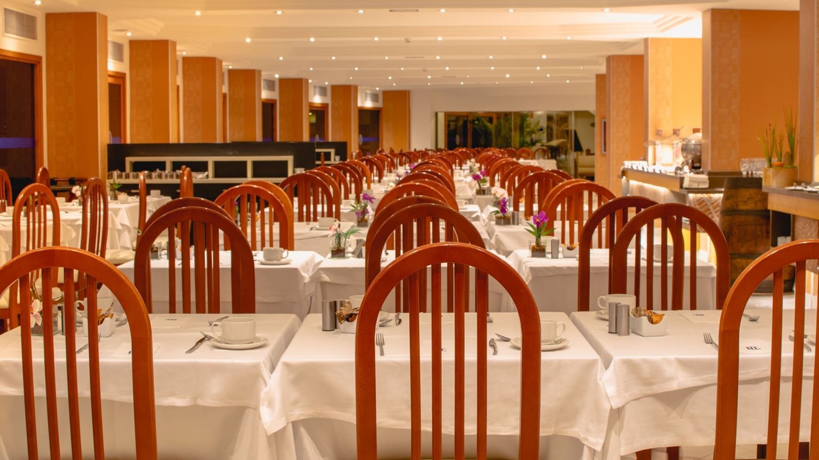 restaurants-restaurant