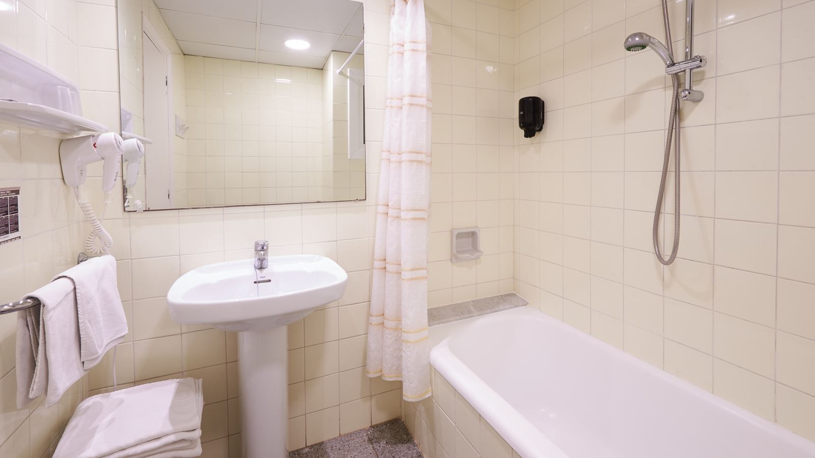 rooms-standard-room