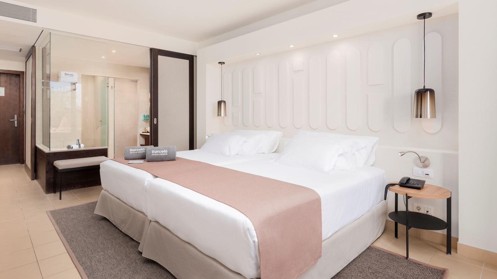 rooms-deluxe-room