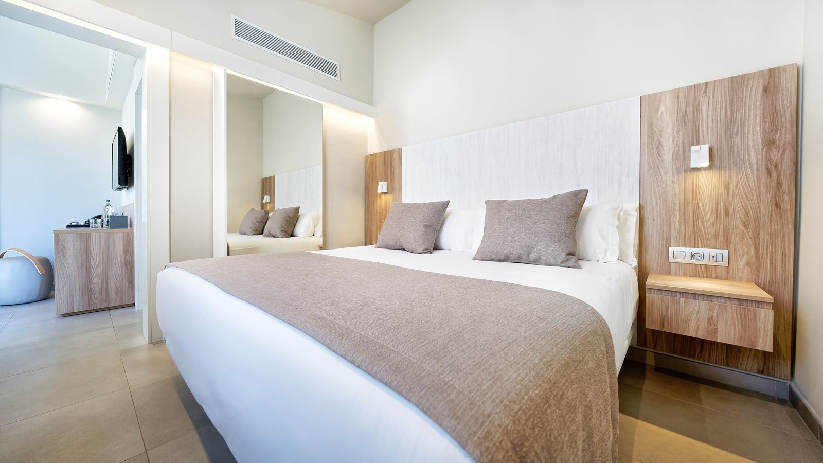 rooms-junior-suite-single-use-with-terrace