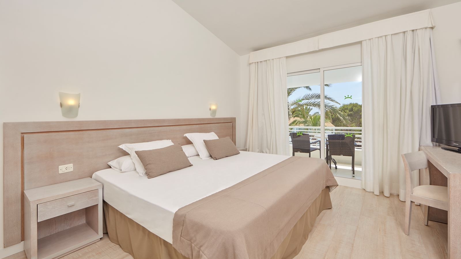 rooms-d2x-double-deluxe-room-balcony-or-terrace