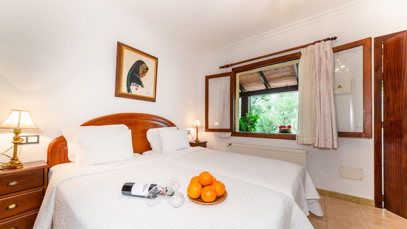 rooms-family-room-with-terrace