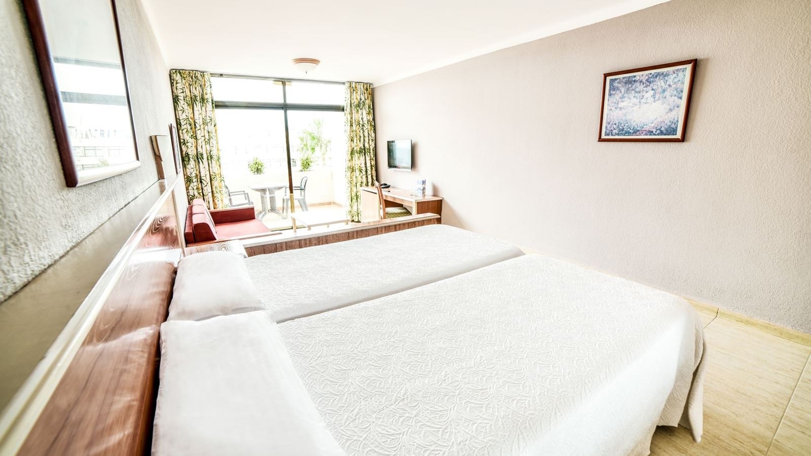 rooms-twin-room-with-balcony-or-terrace