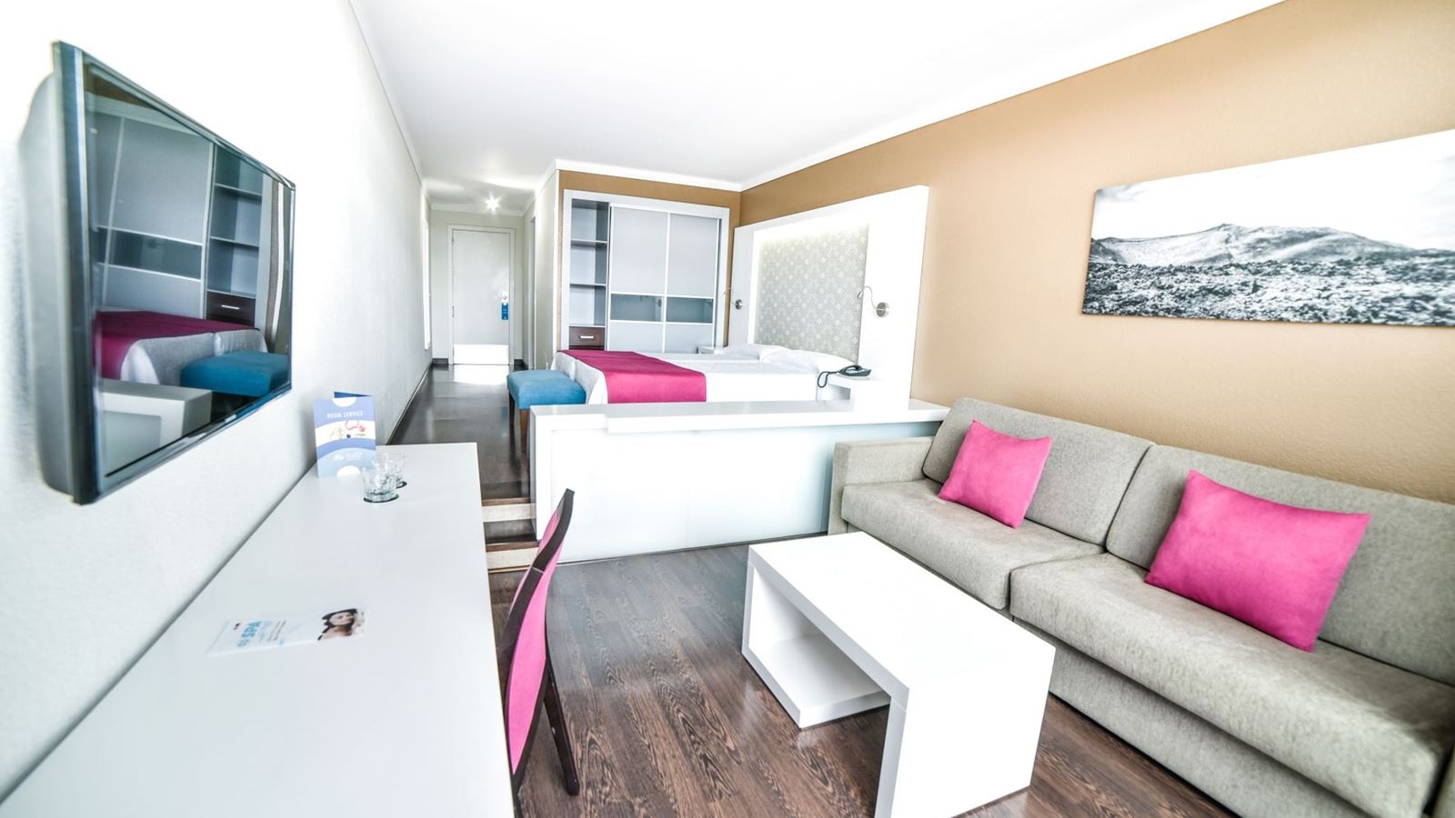 rooms-superior-room-renovated-with-balcony-or-terrace
