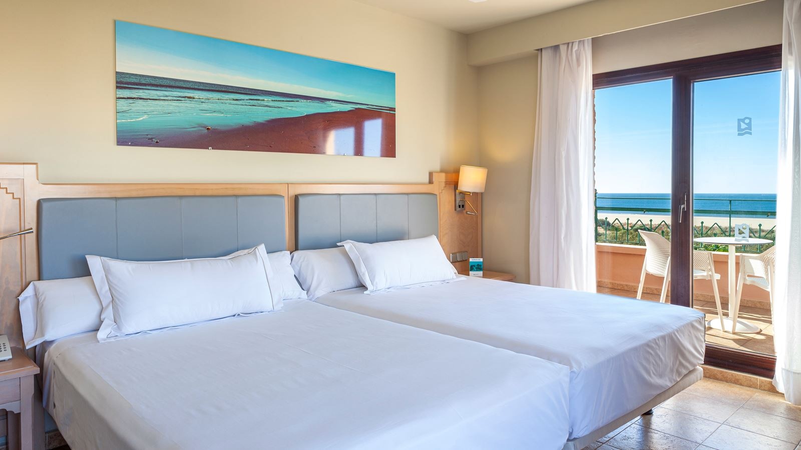 rooms-double-superior-front-sea-view