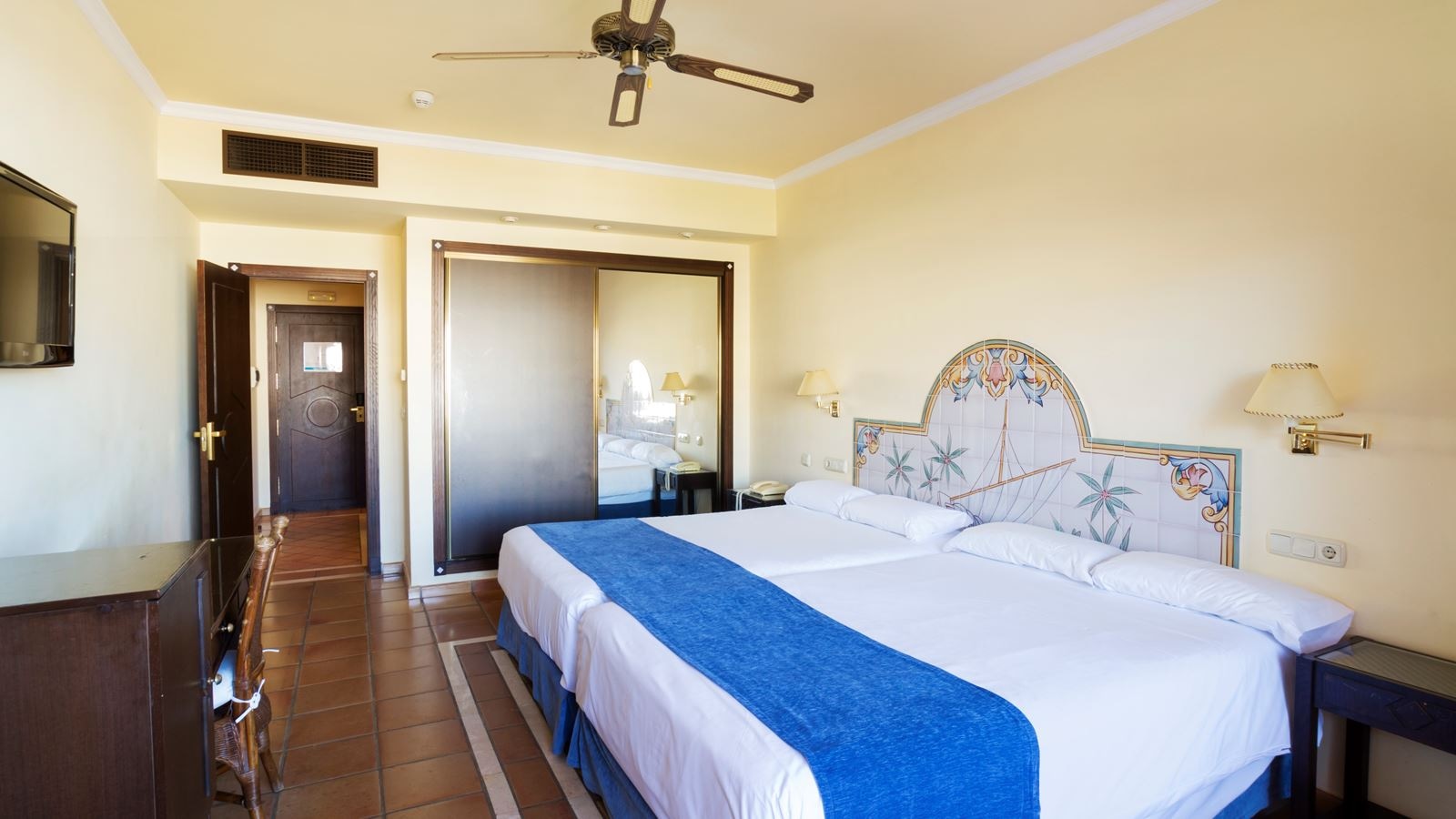 rooms-double-room-balcony-or-terrace