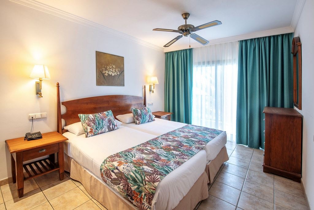 rooms-1-bedroom-apartment-with-balcony-or-terrace
