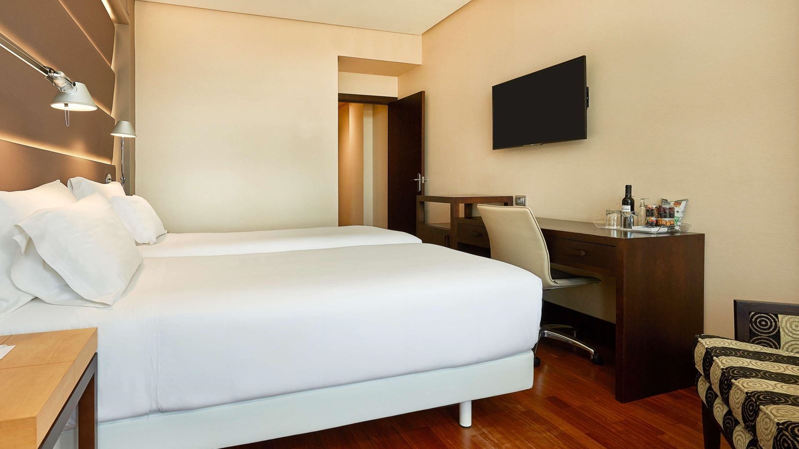 rooms-family-room-connecting-room