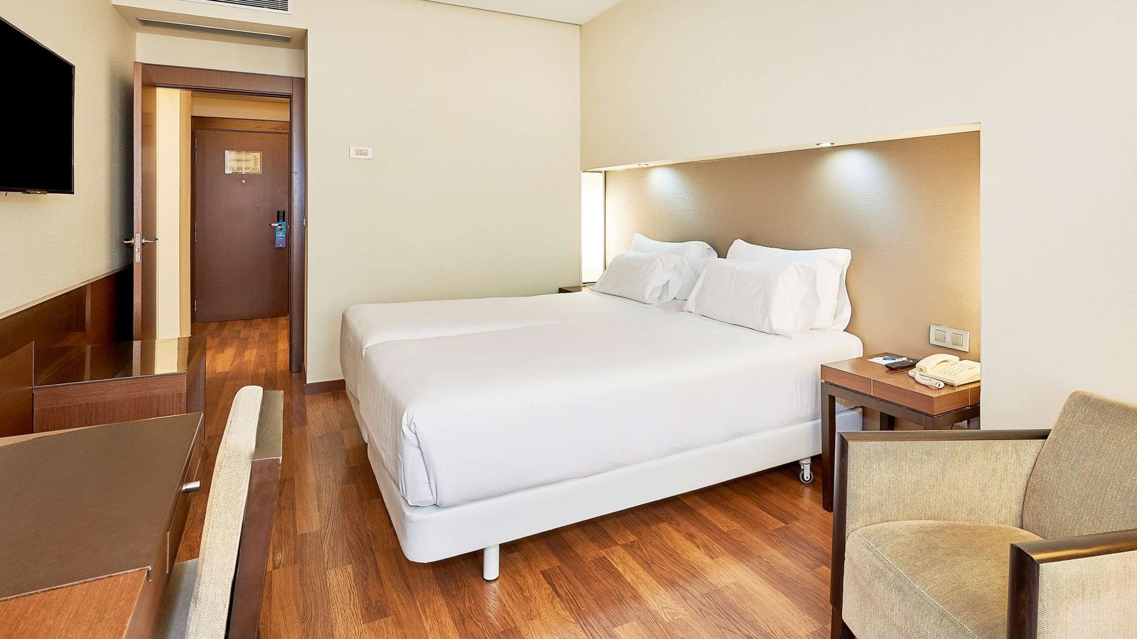 rooms-family-room-connecting-room