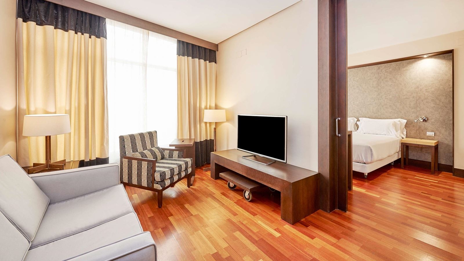 rooms-family-room-connecting-room