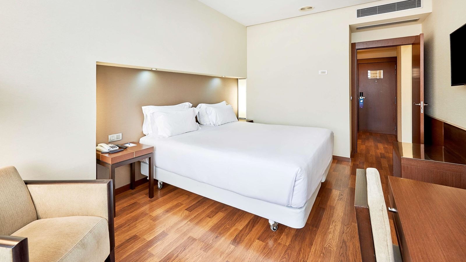 rooms-family-room-connecting-room
