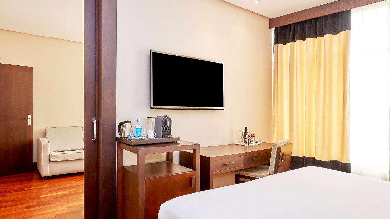 rooms-family-room-connecting-room