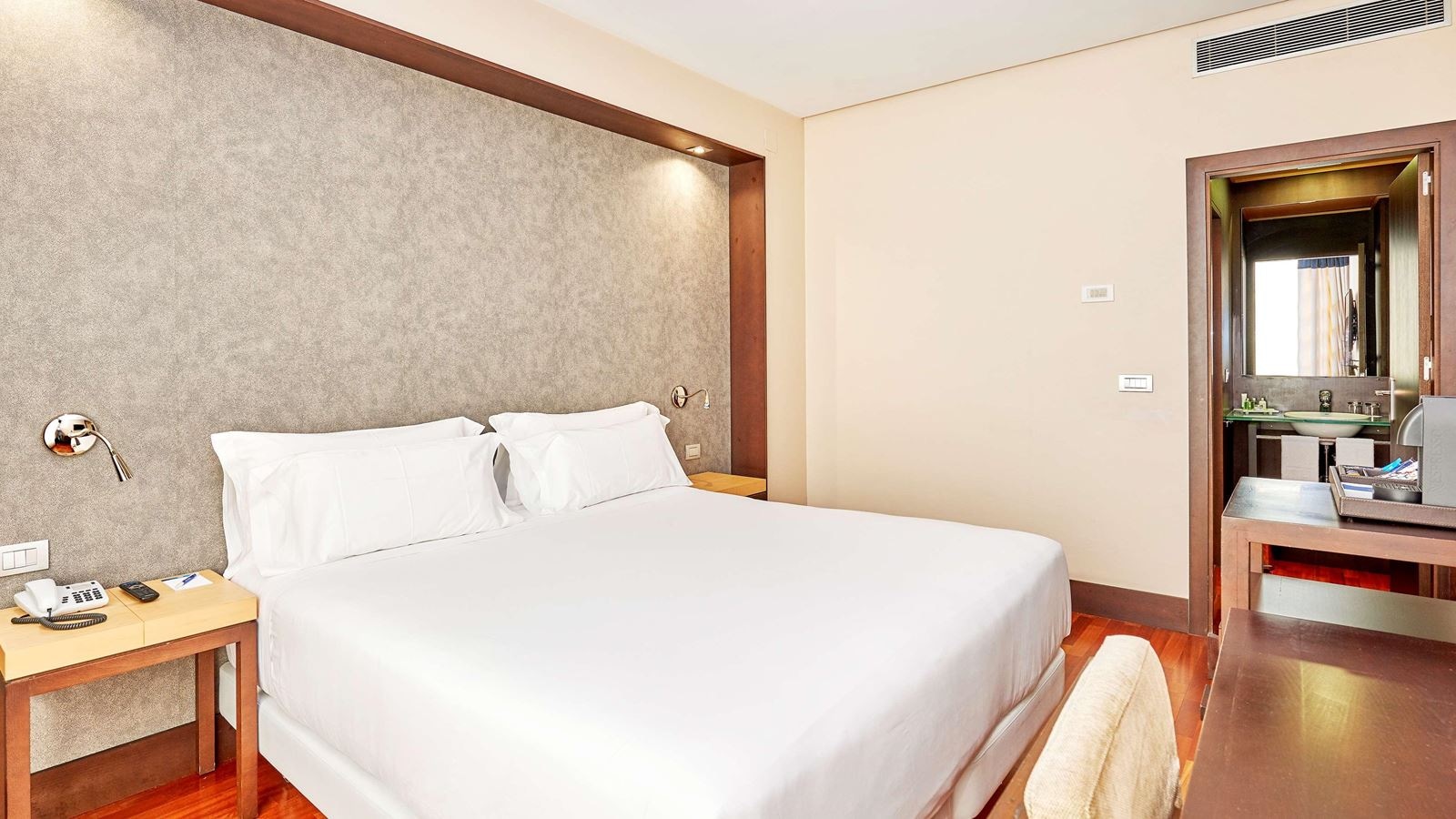 rooms-family-room-connecting-room