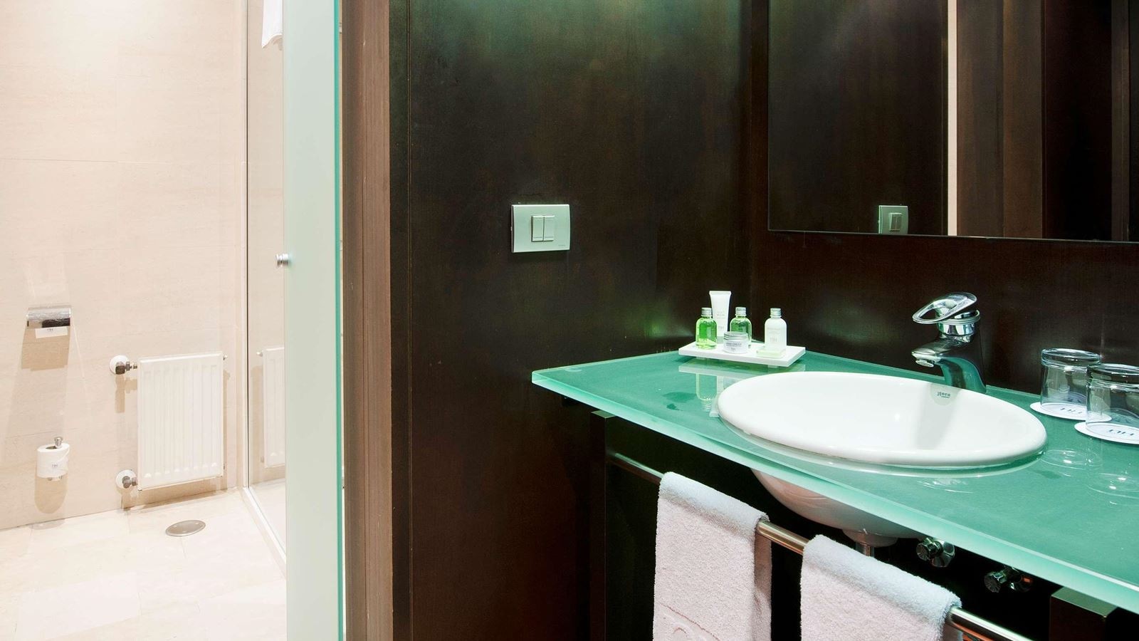 rooms-family-room-connecting-room