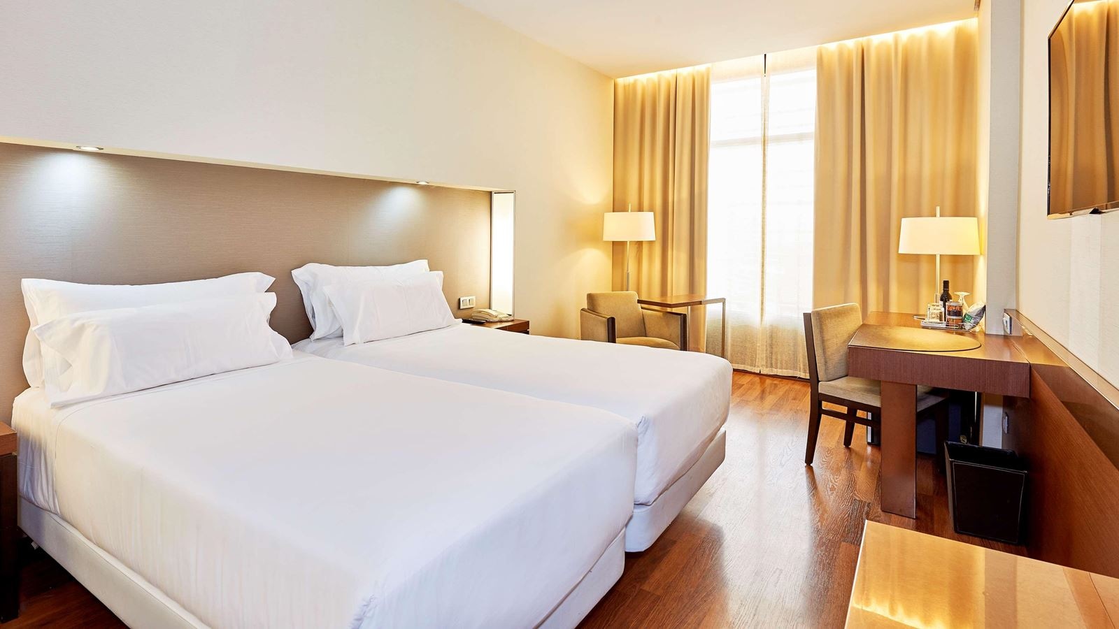 rooms-family-room-connecting-room