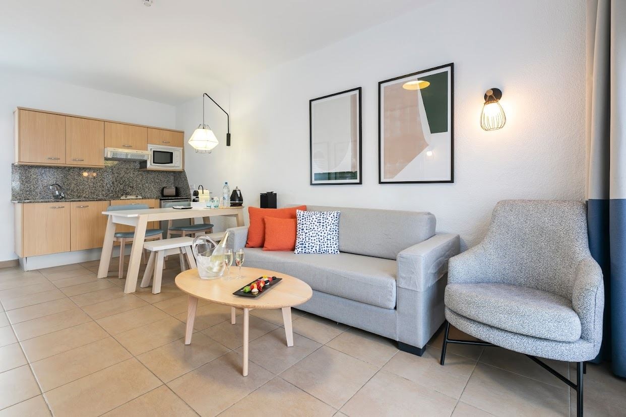 rooms-premier-suite-emblem-1-bedroom-with-terrace--sue1