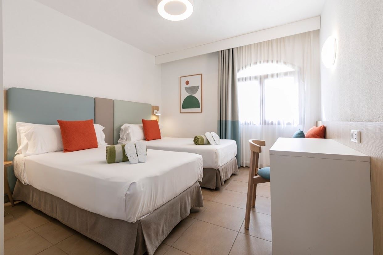 rooms-family-suite-emblem-2-bedrooms-with-terrace--sue2