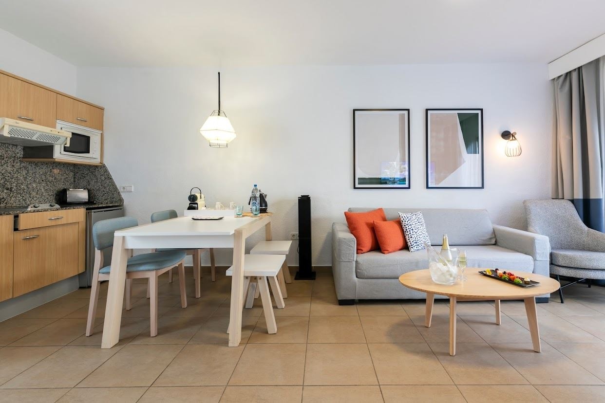 rooms-family-villa-emblem-2-bedrooms-with-terrace--v2