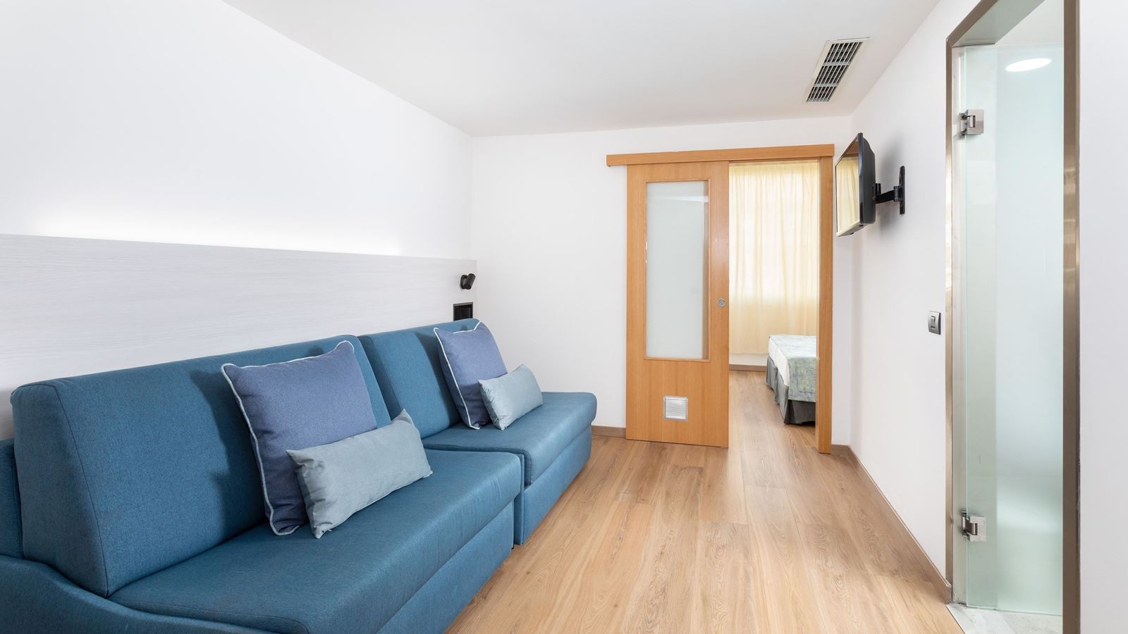 rooms-family-room-balcony-or-terrace