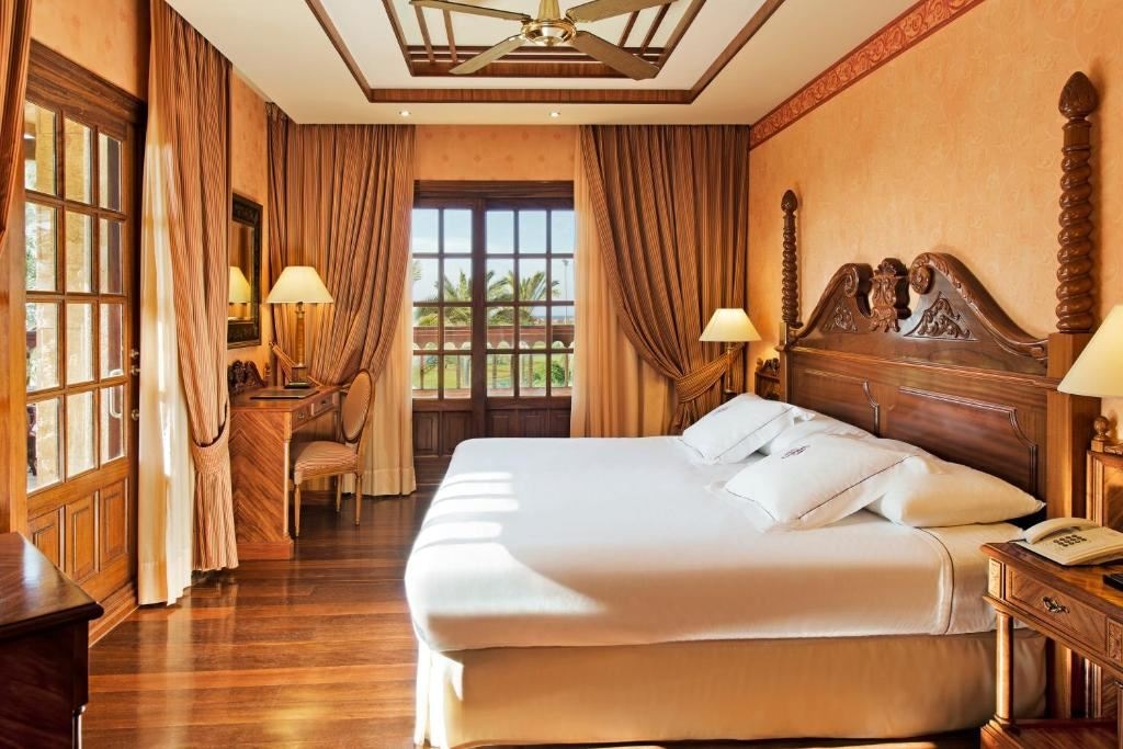 rooms-suite-prestige-golf-view-with-bacony-or-terrace