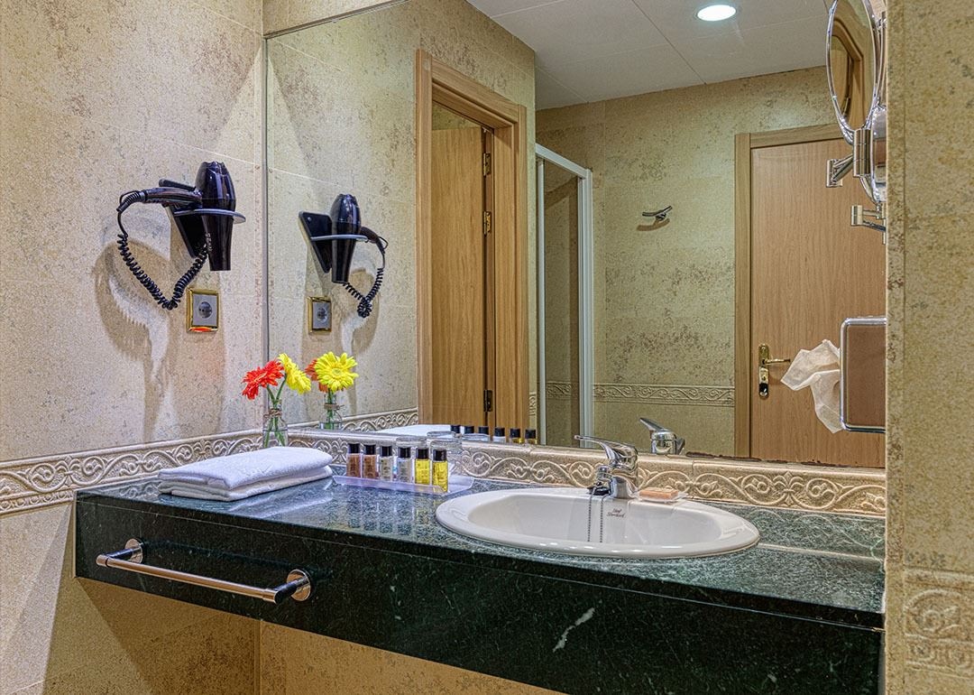 rooms-double-room-lateral-sea-view