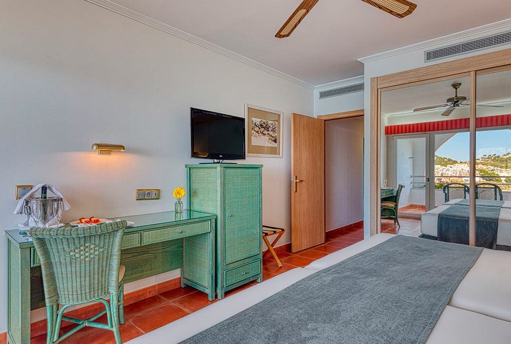 rooms-double-room-lateral-sea-view