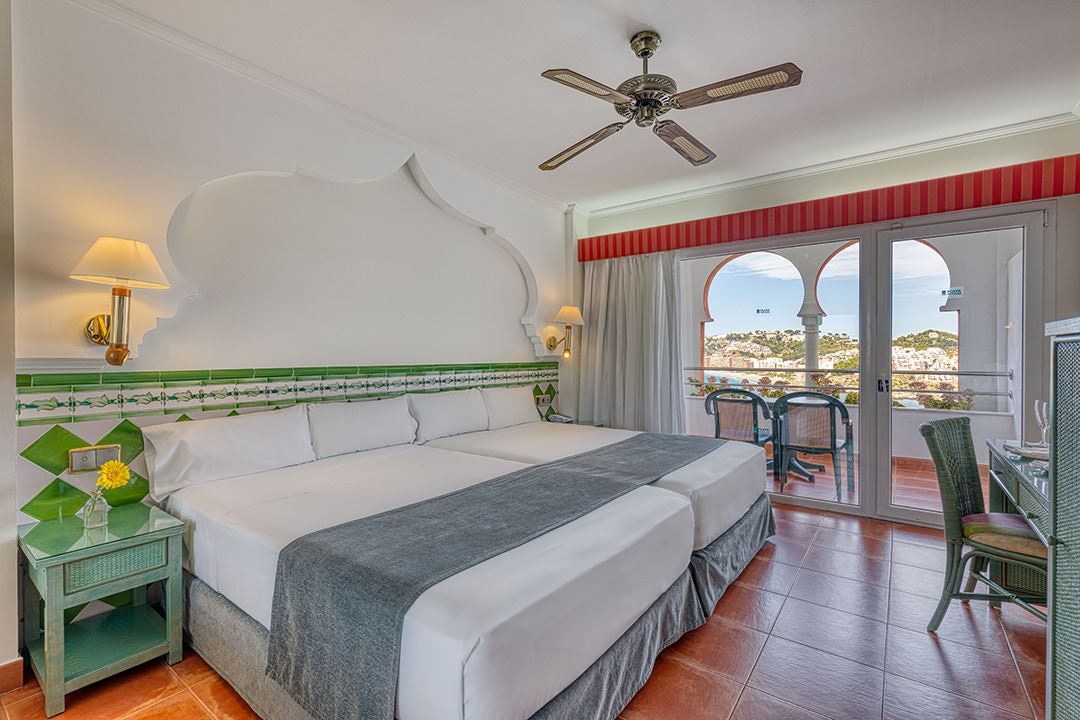rooms-double-superior-front-sea-view