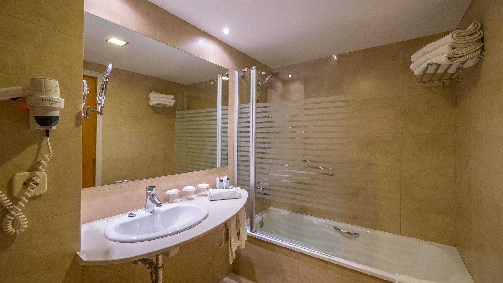 rooms-family-room