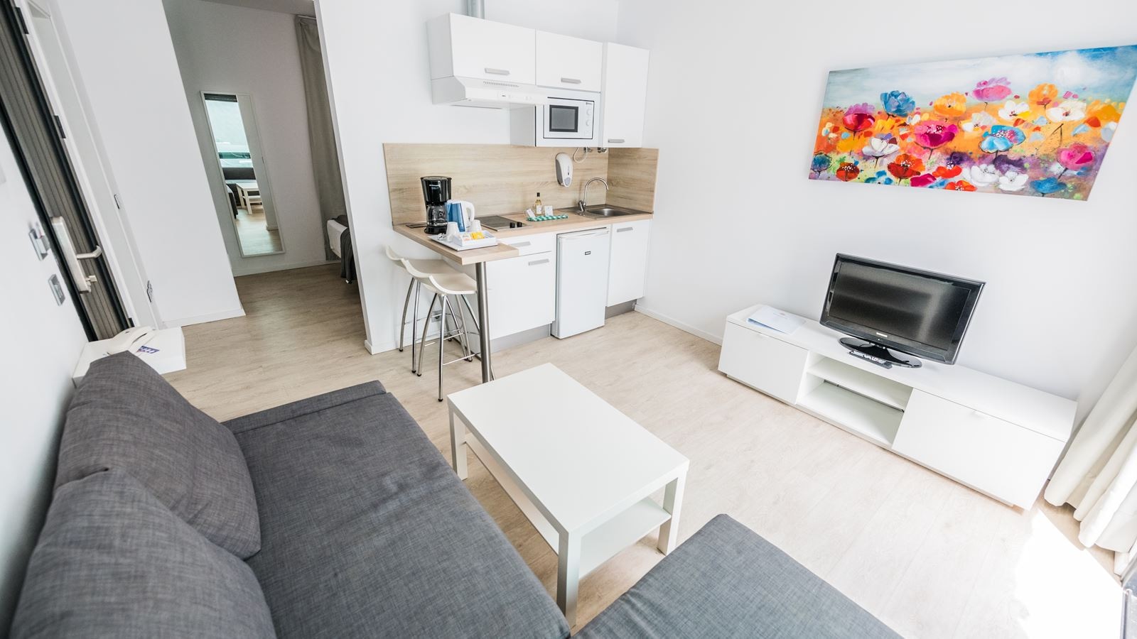 rooms-studio-single-use-with-balcony-or-terrace