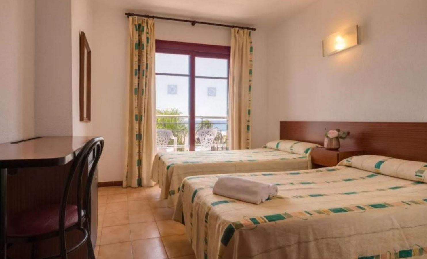 rooms-single-with-child-balcony-or-terrace