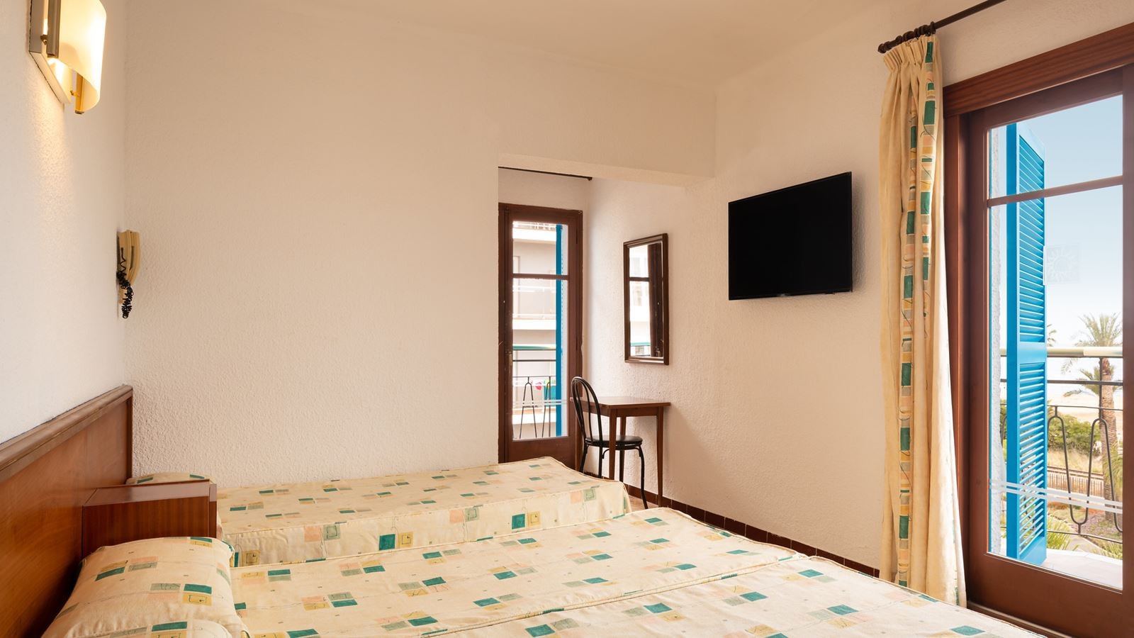 rooms-quad-balcony-or-terrace