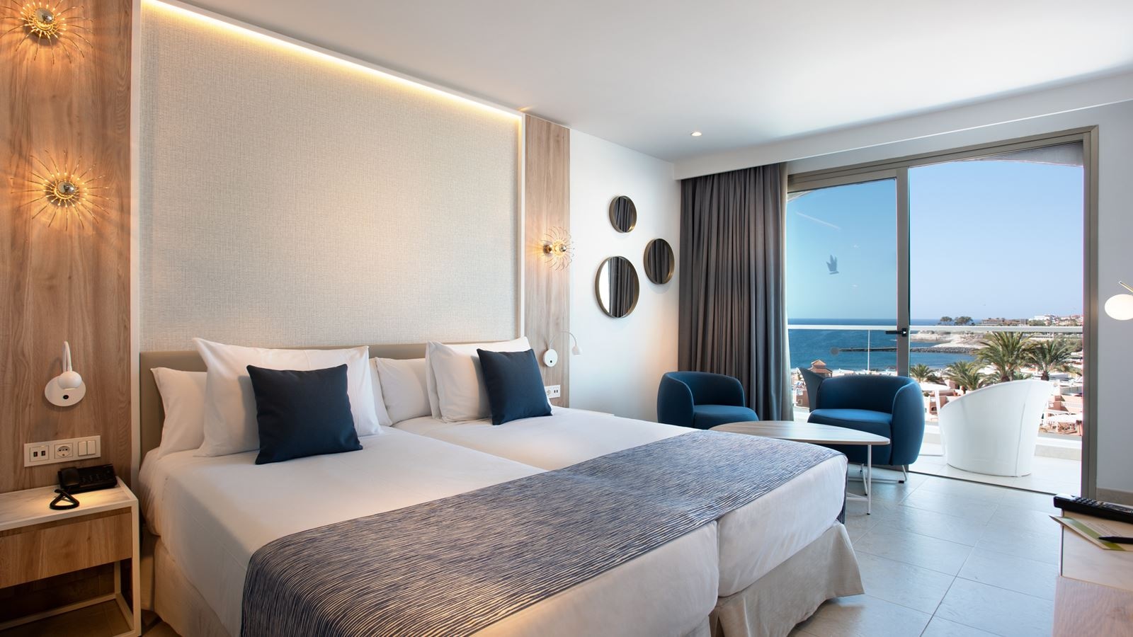 rooms-standard-room-lateral-sea-view-with-balcony-or-terrace