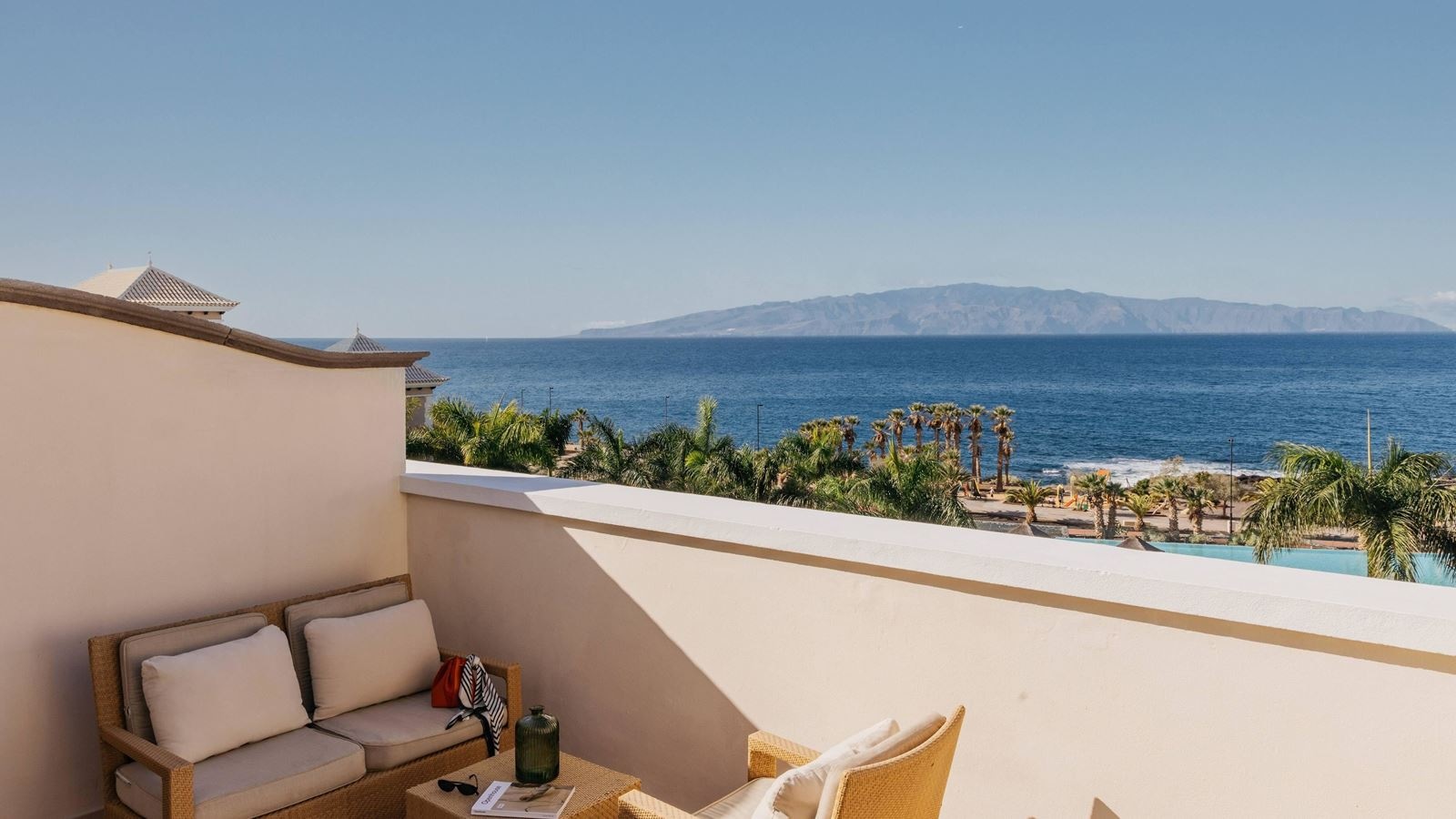 rooms-red-level-junior-suite-ocean-front