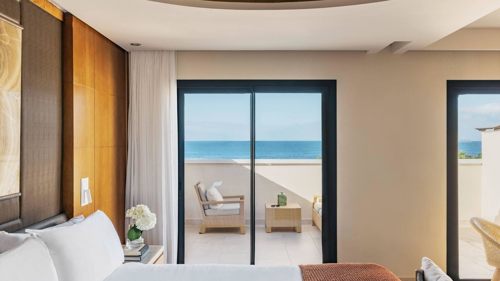 rooms-red-level-junior-suite-ocean-front