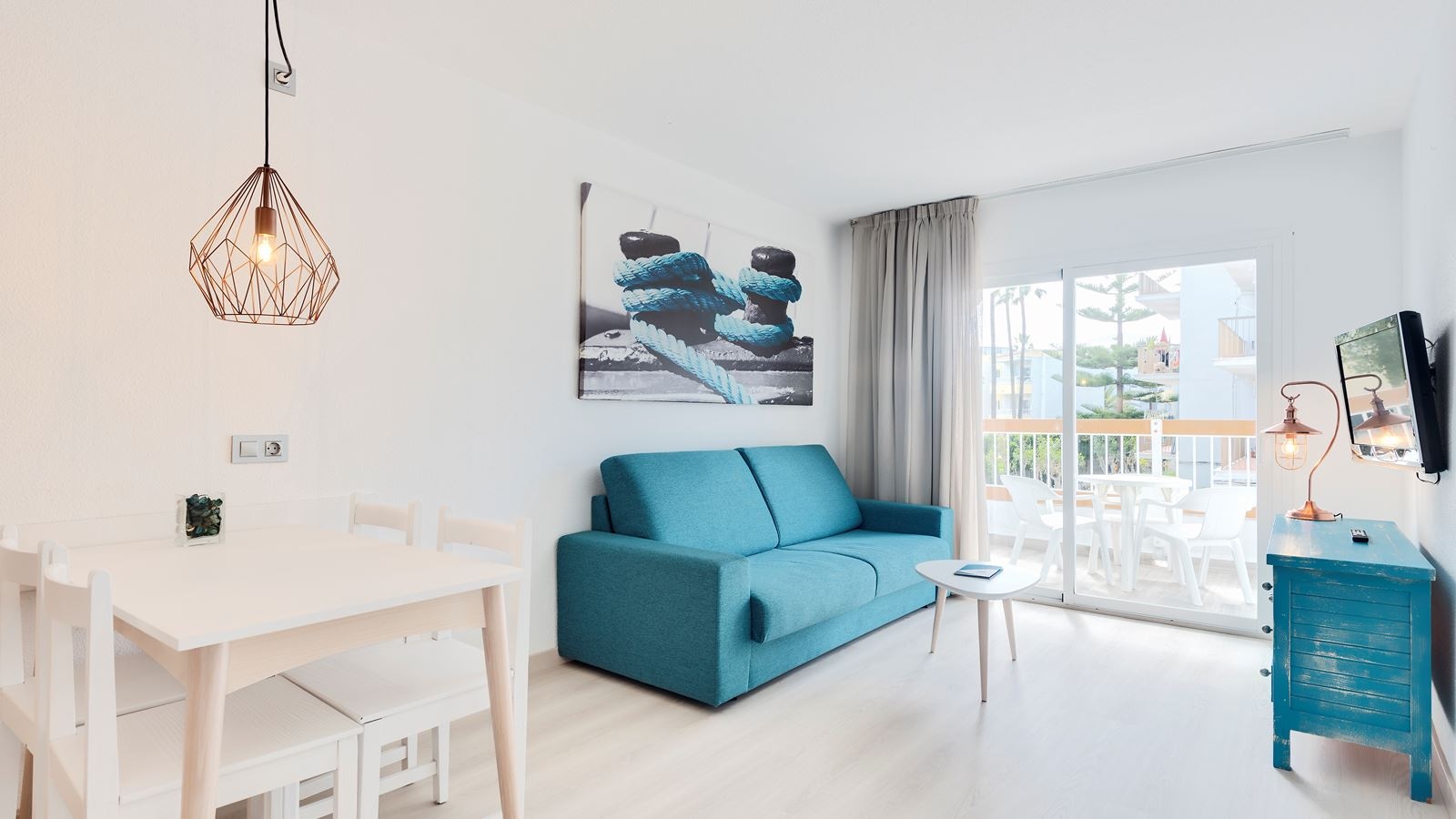 rooms-standard-apartment-balcony-or-terrace